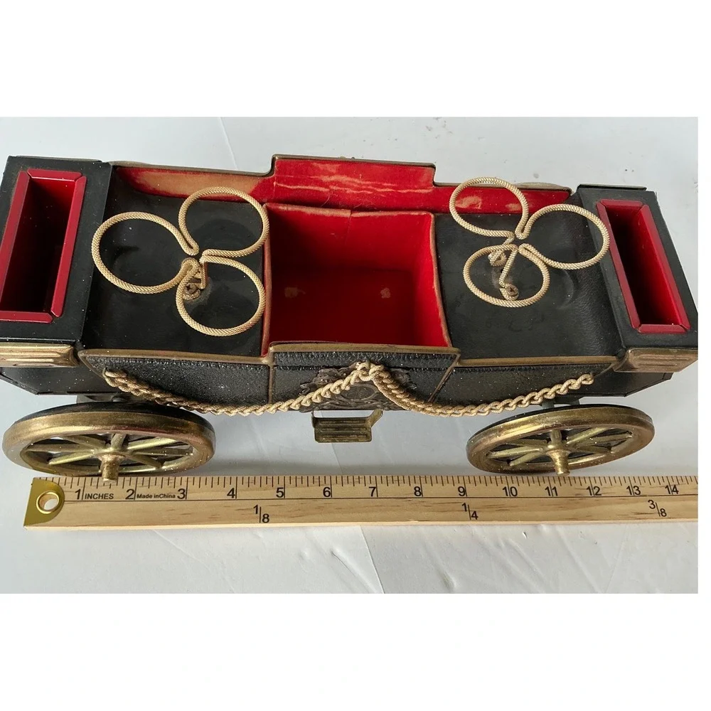 Vintage Stagecoach Music Box Liquor Decanter Set with 6 Shot‎ Glasses